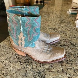 Twisted X Steppin’ Out Cuff Boots